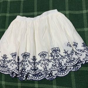 Cherokee elastic waist embroidered skirt
